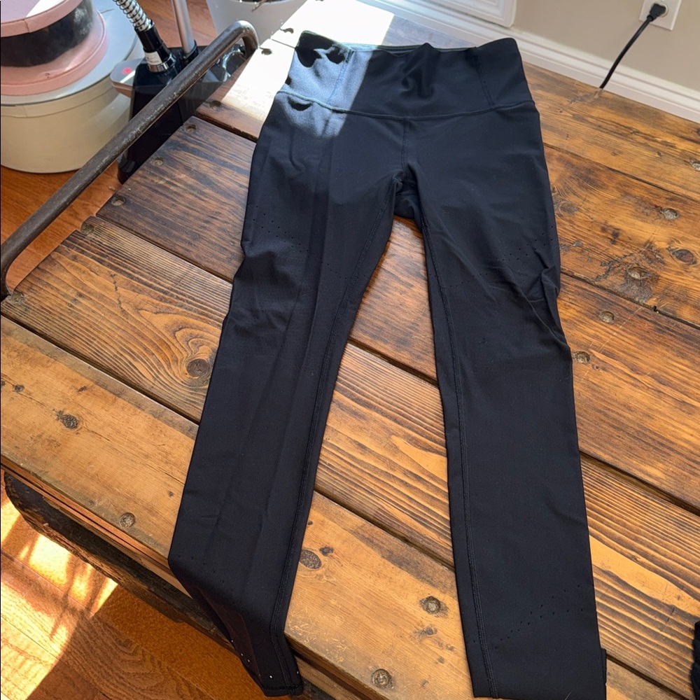 Lululemon Black Leggings. 8. Good condition.